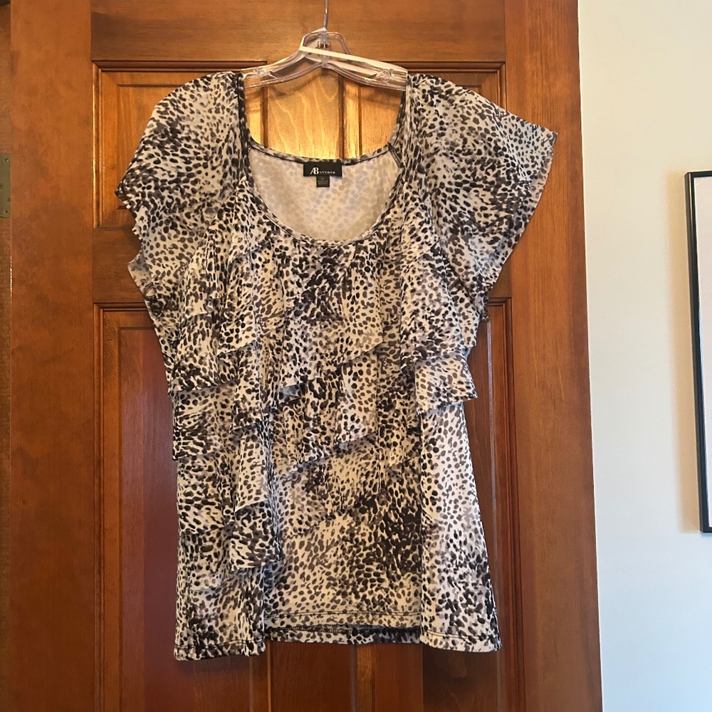 Women’s AB Studio flutter sleeve blouse
